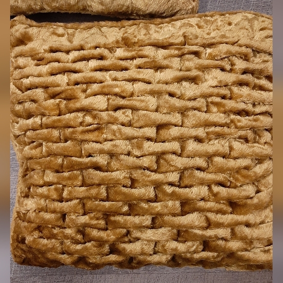 Rare Antique Gold Plush Throw Pillows Basket Weave Pattern 14 1/4" x 13 1/4" - Picture 3 of 5